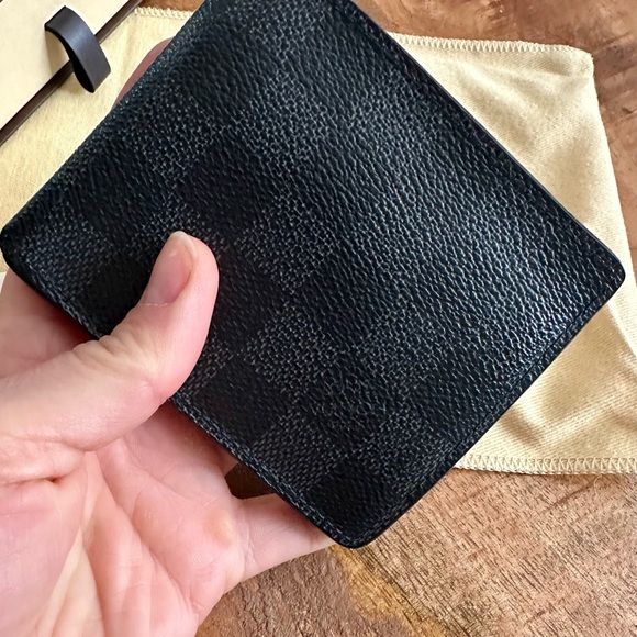 Louis Vuitton Men’s Wallet - Picture 7 of 8